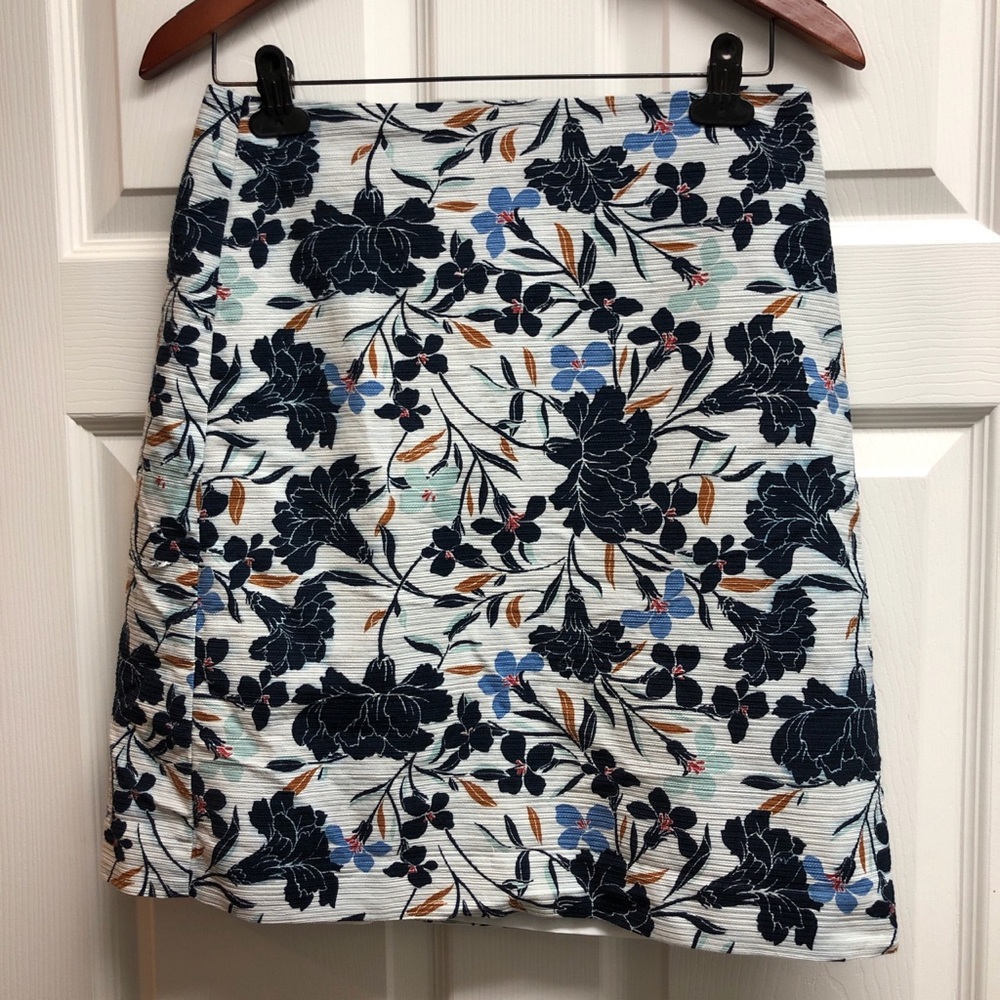 Ann Taylor White A-Line Floral Skirt with Navy and Light Blue Accents